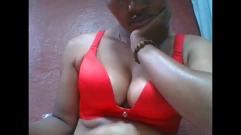 loveinlife750427 online show from November 12, 6:00 am