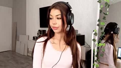 Flora online show from March 4, 11:17 am