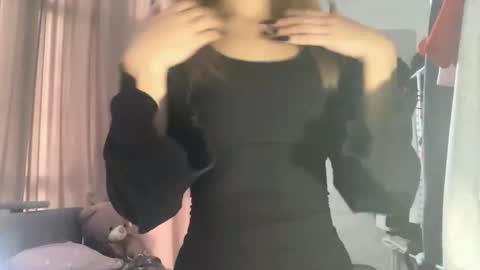 Ella online show from October 31, 6:50 am