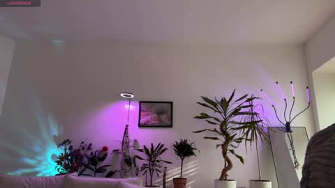 Elsa online show from March 30, 6:46 am