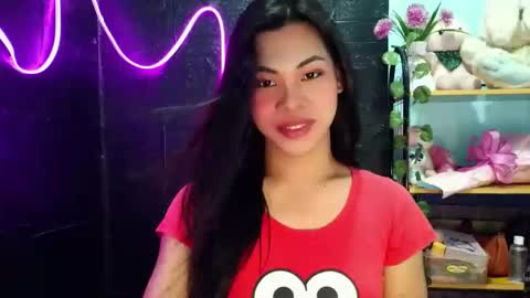 lovely_krizzy online show from April 15, 11:44 am