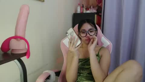 lovely_leah23 online show from November 4, 11:32 pm