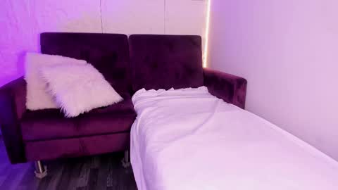 Lovely online show from December 3, 5:37 pm