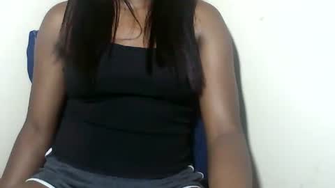 lovelylarra online show from January 10, 6:45 pm