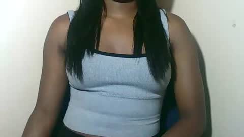 lovelylarra online show from January 15, 7:31 pm