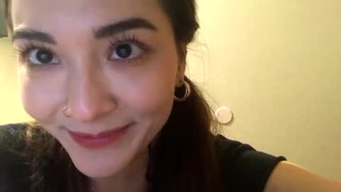 Snapshot of lovelyqueenaria chatting on December 20, 6:35 pm Queen Aria  online show from December 20, 6:35 pm