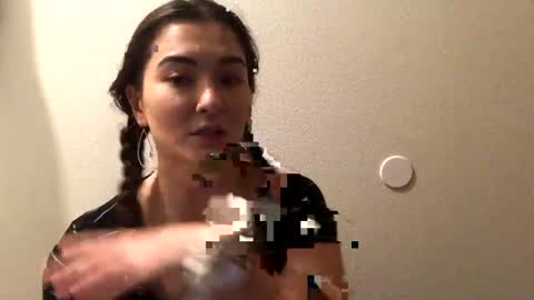 Snapshot of lovelyqueenaria chatting on December 16, 7:10 pm Queen Aria  online show from December 16, 7:10 pm