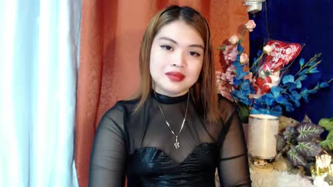Snapshot of lovelyrhean chatting on March 3, 11:14 am Rhean online show from March 3, 11:14 am