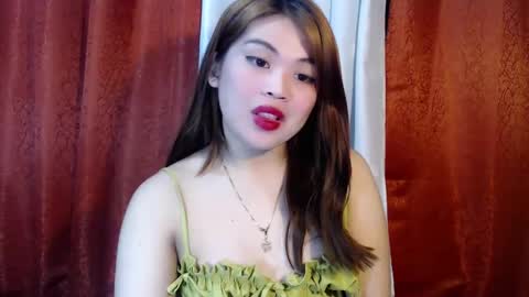 Snapshot of lovelyrhean chatting on February 27, 8:28 am Rhean online show from February 27, 8:28 am