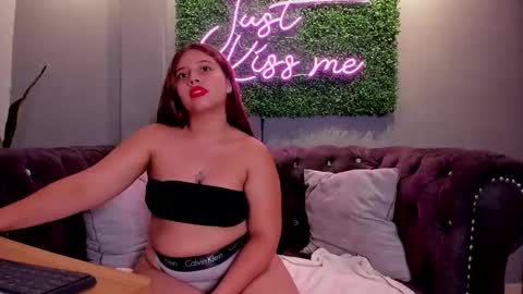 Snapshot of lovenatasha_ chatting on October 17, 6:55 pm Natasha  online show from October 17, 6:55 pm