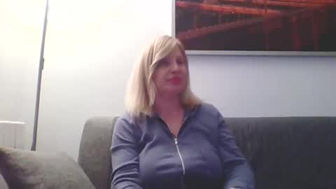 Marlyn online show from January 9, 11:34 pm