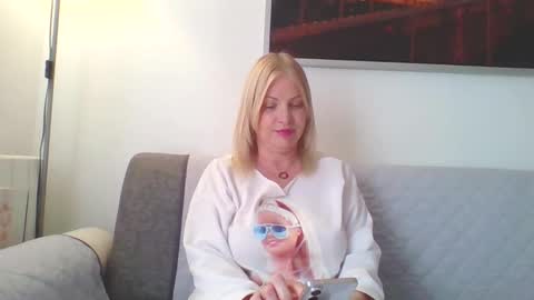 Marlyn online show from May 6, 2:10 pm