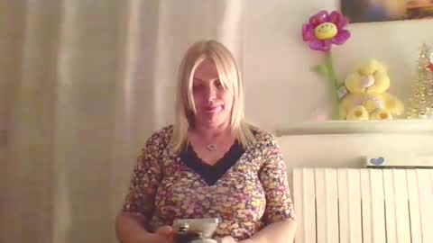 Marlyn online show from May 9, 9:39 pm