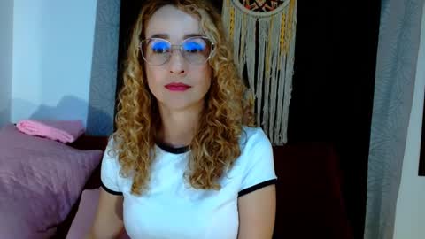 Snapshot of loving__lily chatting on March 6, 12:21 am loving  online show from March 6, 12:21 am