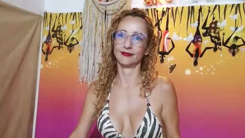 Snapshot of loving__lily chatting on October 11, 5:15 pm loving  online show from October 11, 5:15 pm