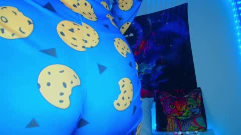 Snapshot of lu_aniston chatting on December 12, 12:59 am Mariana online show from December 12, 12:59 am