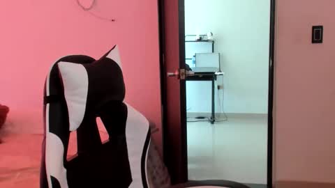 luara__01__lecat_1 online show from April 11, 9:18 pm