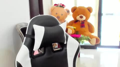 luara__01__lecat_1 online show from April 13, 9:37 pm