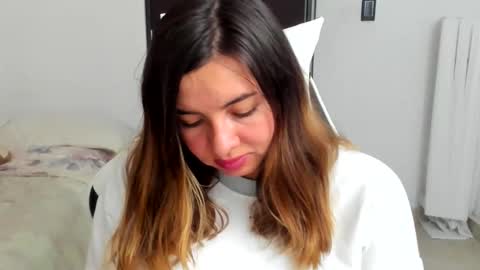 luara__01__lecat_1 online show from April 6, 11:50 pm