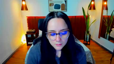 Luci Evans online show from November 18, 8:54 pm