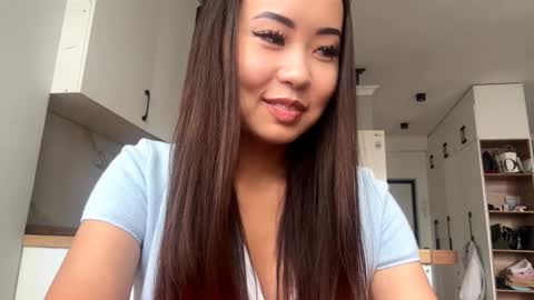 Snapshot of lucialostroh chatting on October 5, 9:03 am Kira online show from October 5, 9:03 am
