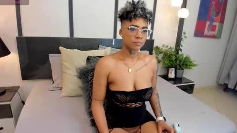  lucia wallace  online show from January 31, 11:25 pm