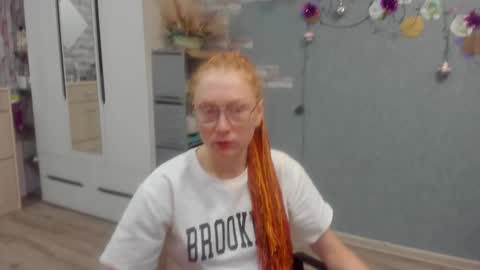 lucky_licky20 online show from December 18, 2:49 am