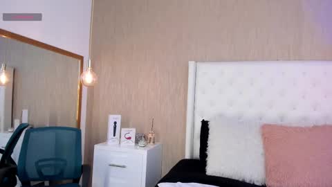 Lucy online show from November 8, 3:50 pm