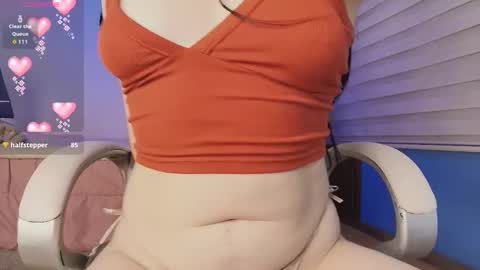 Snapshot of lucy_smith7 chatting on October 3, 8:36 pm Sofia  online show from October 3, 8:36 pm