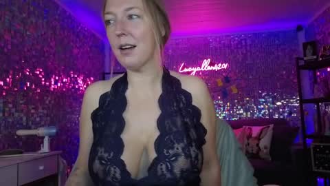 lucyallen4201 online show from April 6, 10:38 am
