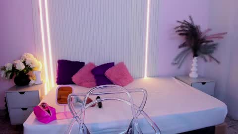 Lucy Wold online show from May 15, 10:01 pm
