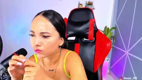 Snapshot of lucyy_rose chatting on October 21, 12:03 am o online show from October 21, 12:03 am