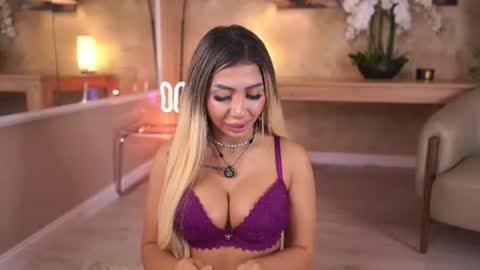 LucyRose online show from July 20, 8:17 am