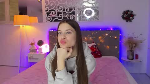 LuisaClover online show from December 21, 3:16 pm
