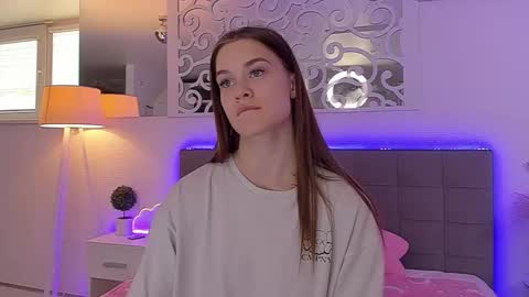 LuisaClover online show from June 3, 2:33 pm