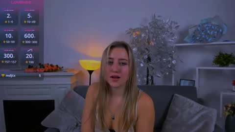 Lily online show from November 3, 6:50 am