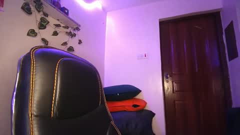 lulu_sparks1 online show from October 27, 4:08 am