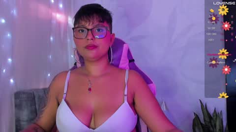 Snapshot of luna__cute chatting on December 3, 3:11 pm Luna online show from December 3, 3:11 pm