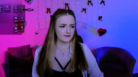 luna_berryy online show from March 27, 8:42 pm