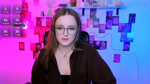 luna_berryy online show from April 14, 9:04 pm