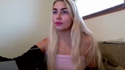 Snapshot of luna_blazer chatting on October 13, 1:36 pm luna_blazer online show from October 13, 1:36 pm