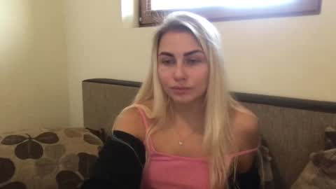 Snapshot of luna_blazer chatting on October 31, 1:37 pm luna_blazer online show from October 31, 1:37 pm