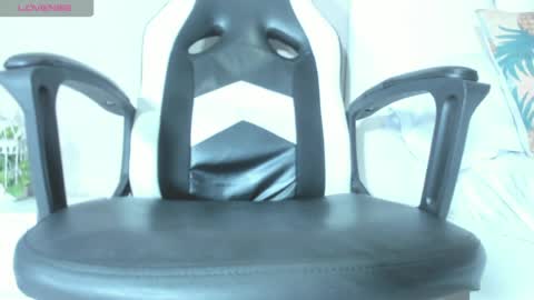 ..Luna.. online show from April 2, 1:19 pm