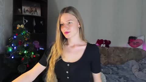 luna_evan online show from December 25, 7:57 am