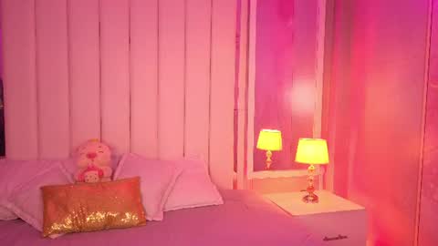 luna_hot_ass online show from June 22, 10:18 pm