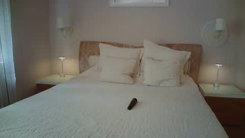 luna_hoti online show from April 23, 9:50 am