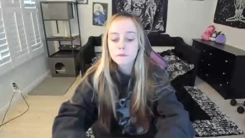 Luna online show from February 26, 6:29 pm