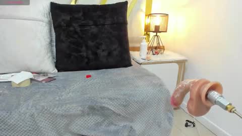 luna_naughty1 online show from December 4, 11:59 pm