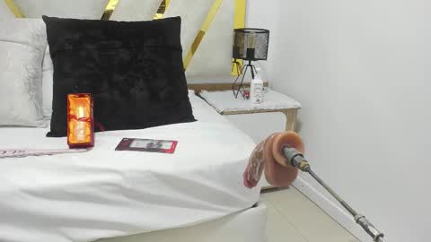 luna_naughty1 online show from November 17, 7:03 pm