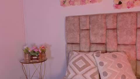 Snapshot of luna_ocampo chatting on September 18, 11:36 pm online show from September 18, 11:36 pm